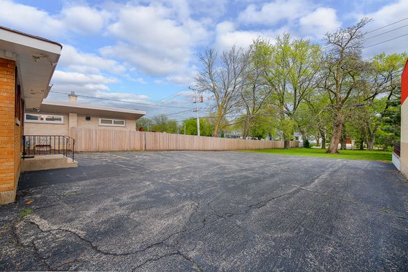 1502 State Rte 38, Wheaton, IL 60187